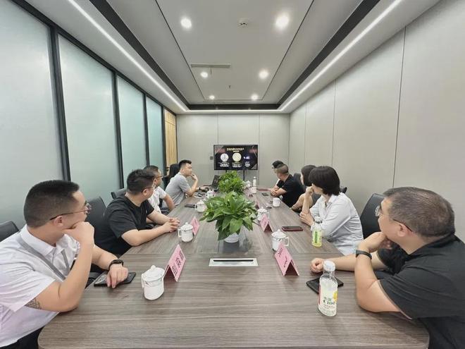 成都深呼吸副總經理曾小剛率隊到訪裕景盛世傳媒，深化新媒體運營合作